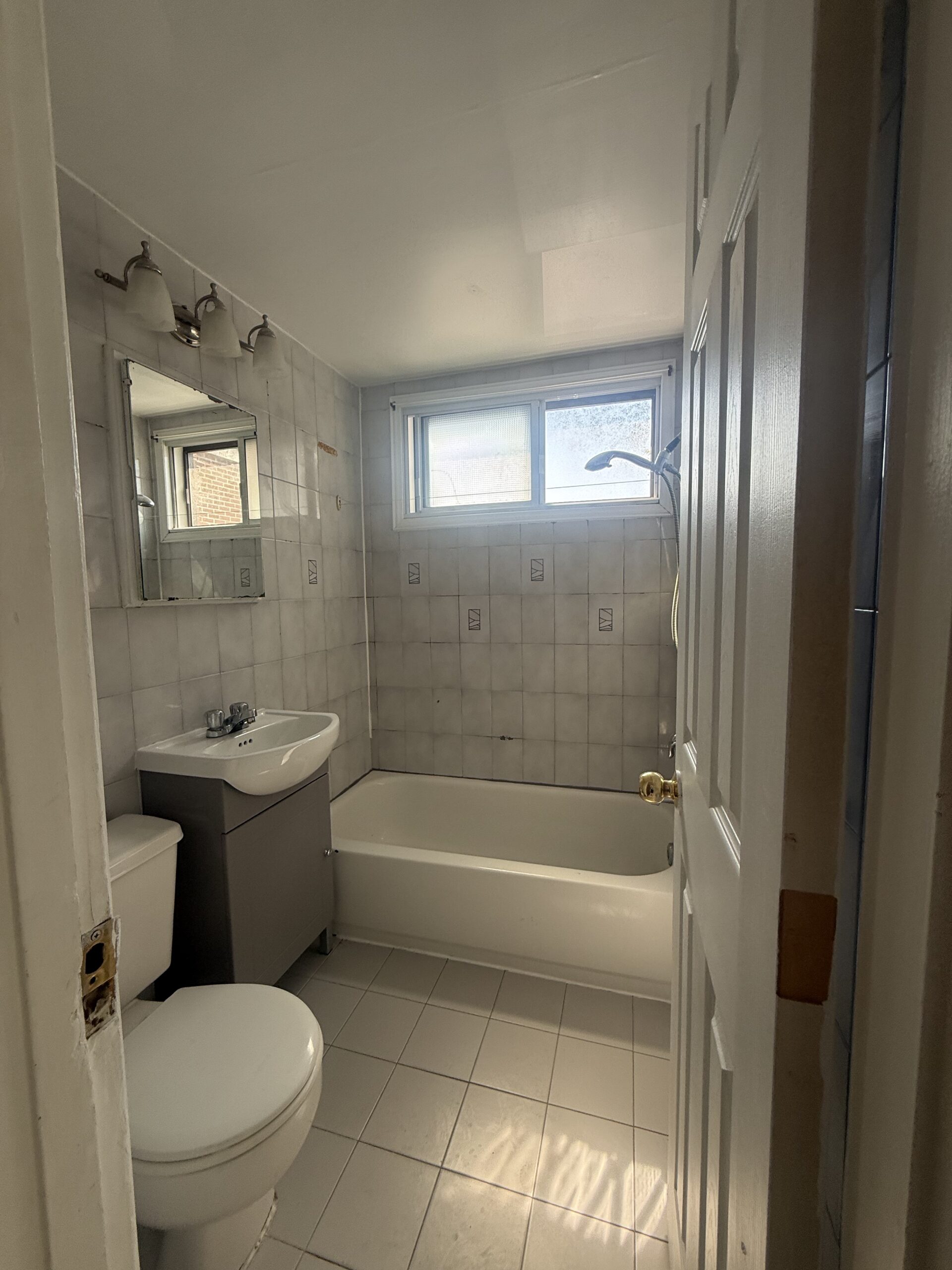 Grand 4 1/2 rue forest Montreal Nord