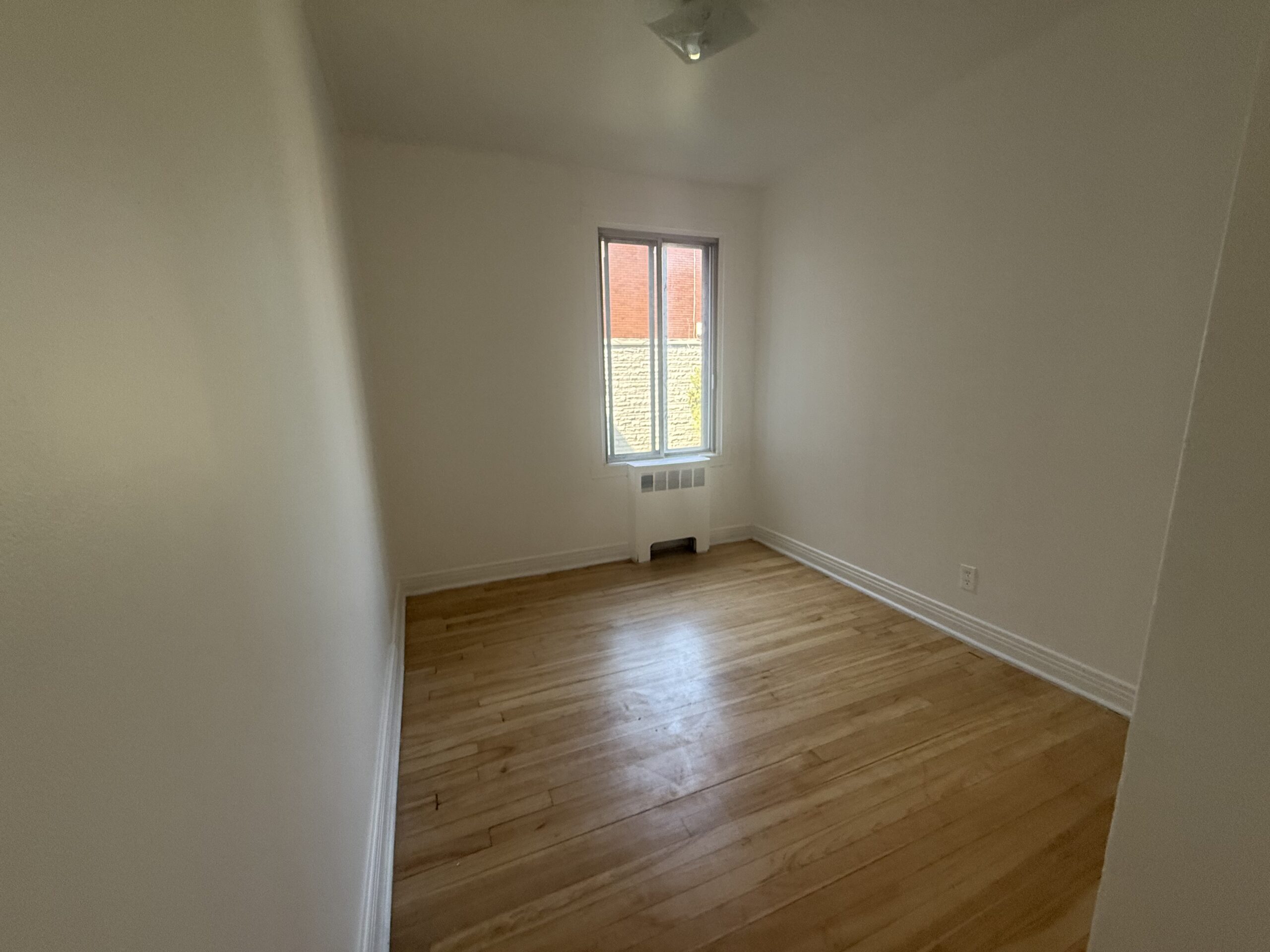 Grand 4 1/2 rue forest Montreal Nord