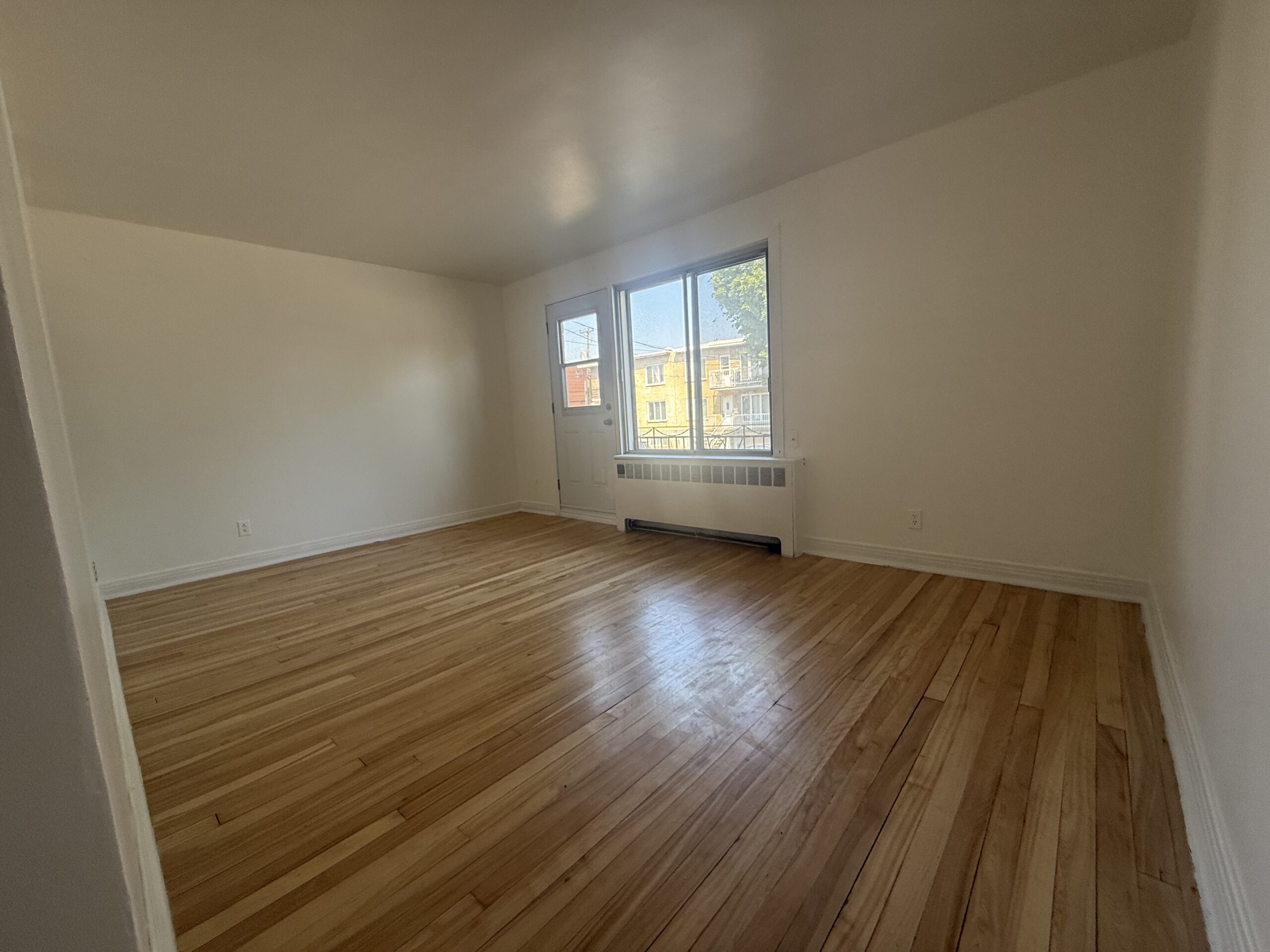 Grand 4 1/2 rue forest Montreal Nord
